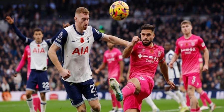 الدوري الإنجليزي الممتاز: سام مرسي يقود إيبسويتش لفوزه الأول في الدوري أمام توتنهام (2-1) ومانشستر يونايتد يواصل انتصاراته أمام ليستر بثلاثية ونيوكاسل يقلب الطاولة على نوتنجهام فورست بنتيجة (3-1)