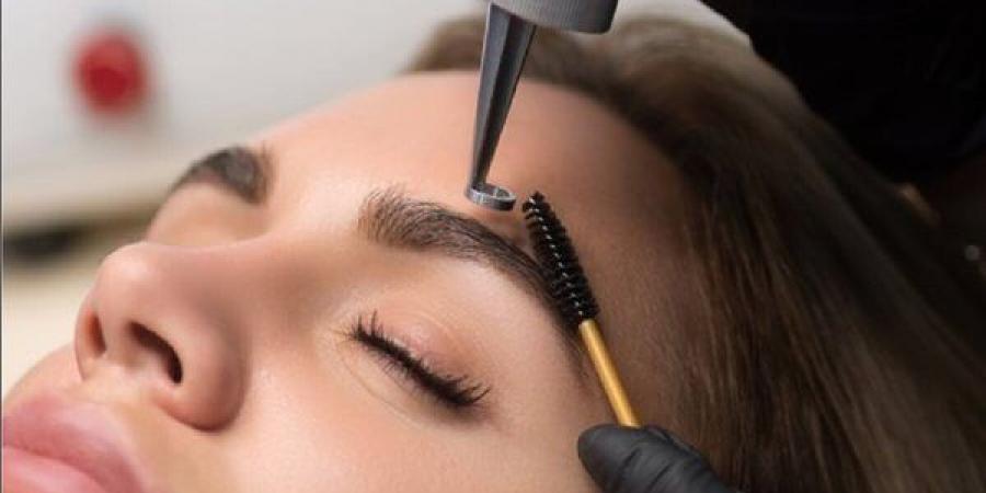 حكم إزالة الشعر الزائد من الحواجب.. الإفتاء تحسم الجدل