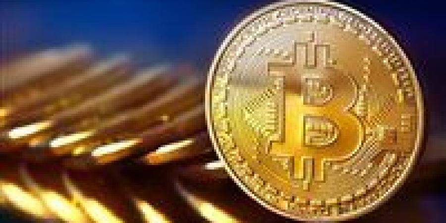 صعود مستمر.. سعر عملة بيتكوين يتخطى الـ 82 ألف دولار