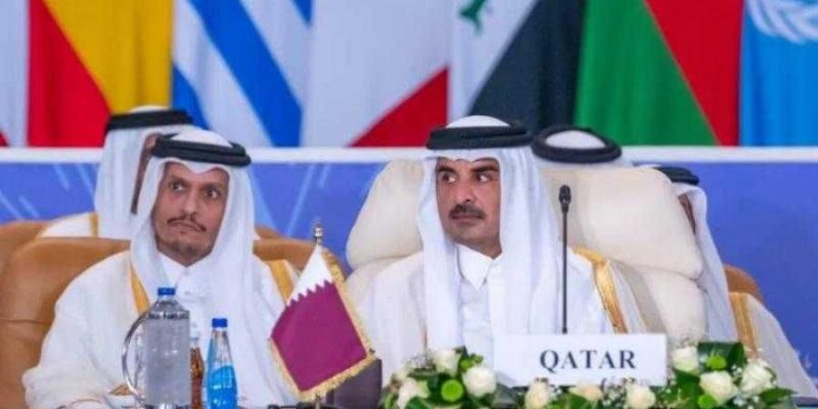 أمير قطر يغادر الرياض دون إلقاء كلمة بالقمة العربية الإسلامية