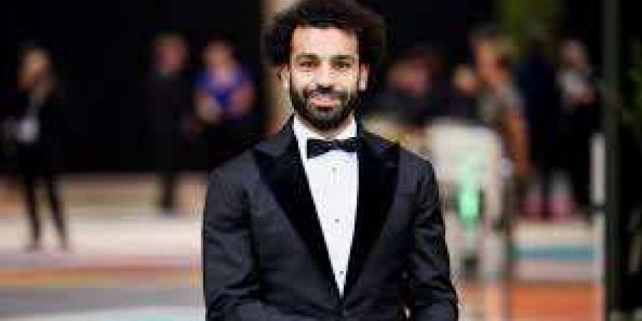 بعد قرار إراحته من المنتخب .. محمد صلاح يطير إلى الإمارات