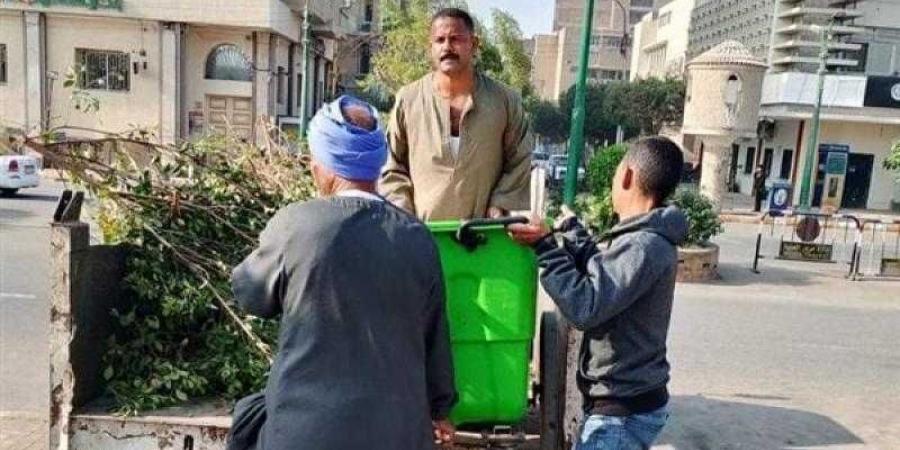 حملات مكثفة للنظافة وصيانة أعمدة الإنارة بـ 5 مراكز بالمنيا