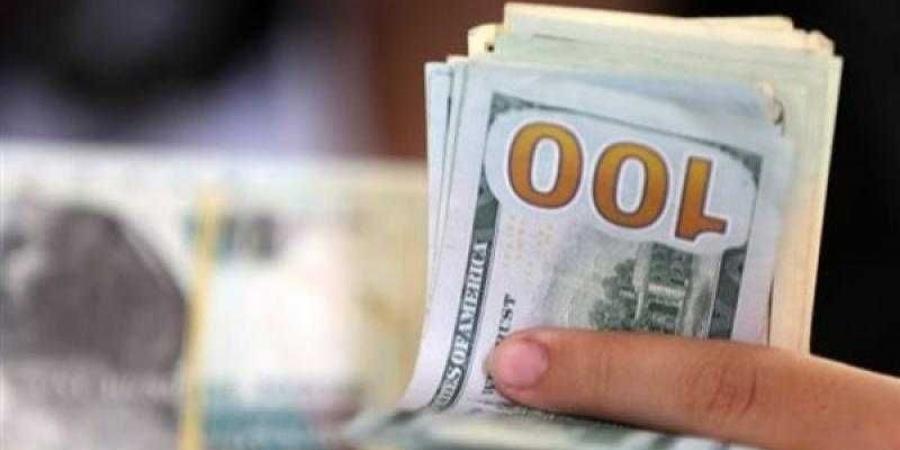 سعر الدولار في البنوك والصرافات مساء اليوم