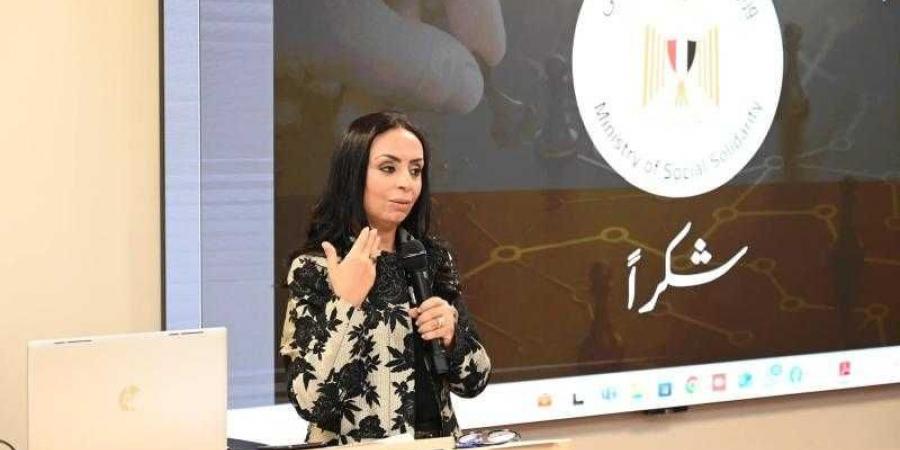 وزيرة التضامن الاجتماعي لوكلاء الوزارة ومديري المديريات: افتحوا قلبوكم للمواطنين قبل مكاتبكم